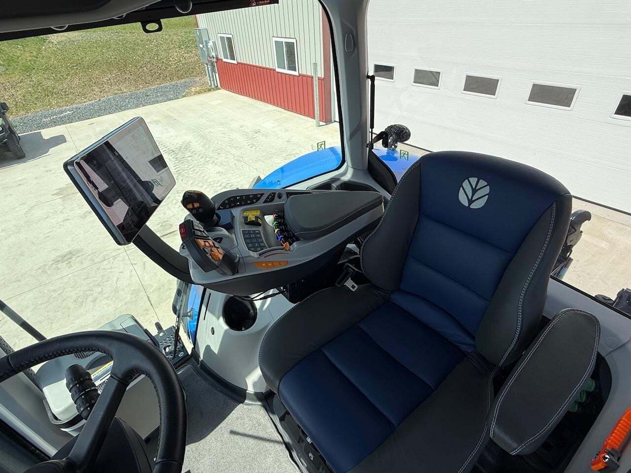 2024 New Holland T8.435 Tractor