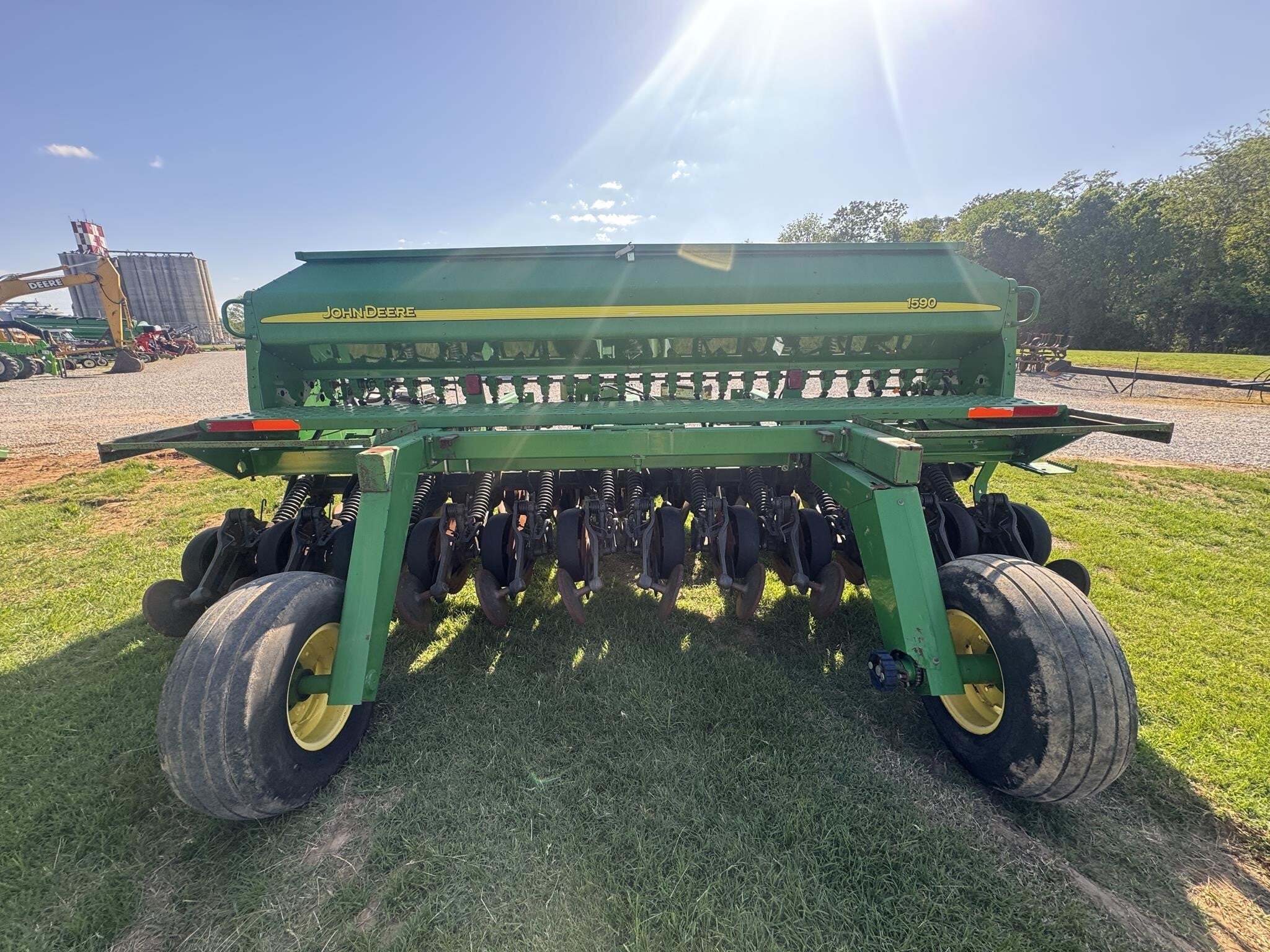 2010 John Deere 1590 Drill