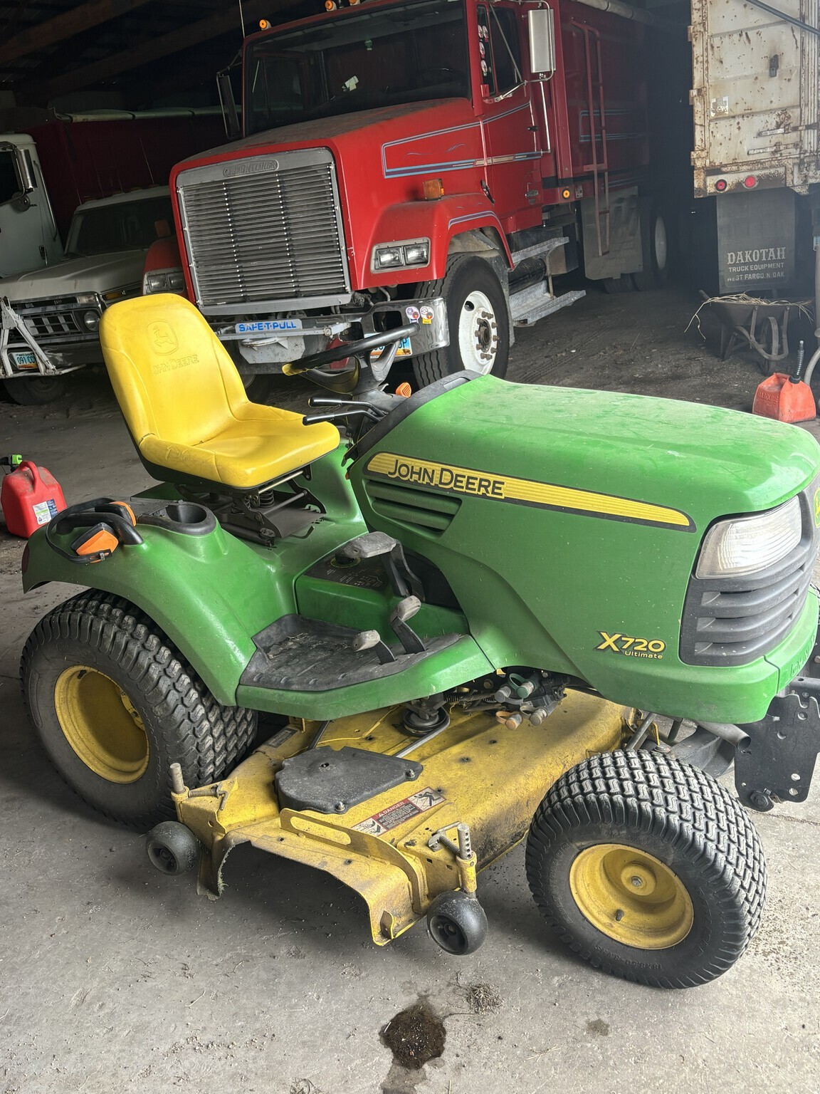 2009 John Deere X720 Lawn Mower