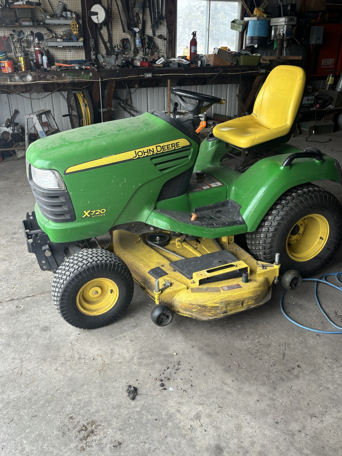 2009 John Deere X720 Lawn Mower