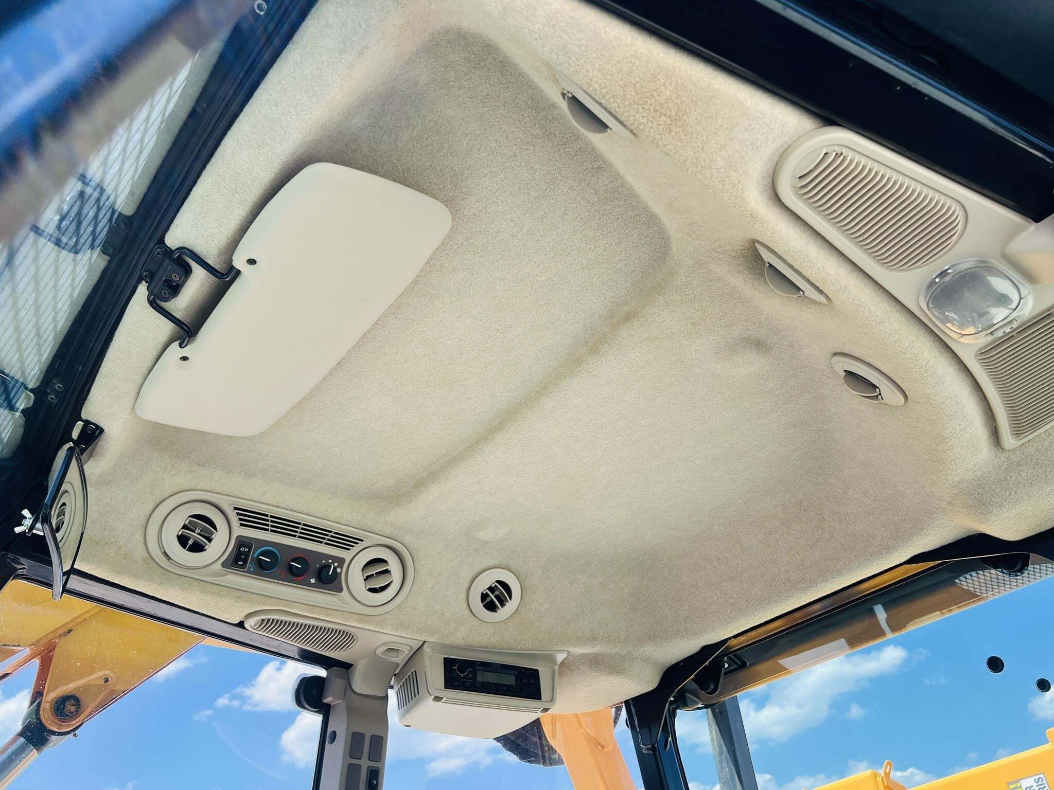 2017 John Deere 6105E Tractor