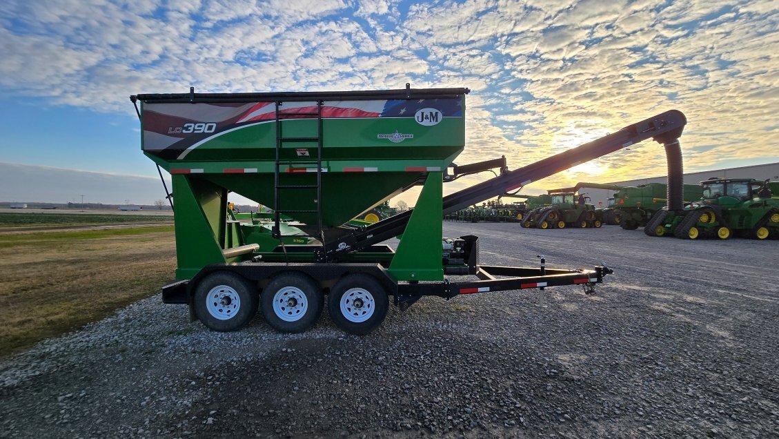 2023 J&M LC390 Seed Tender