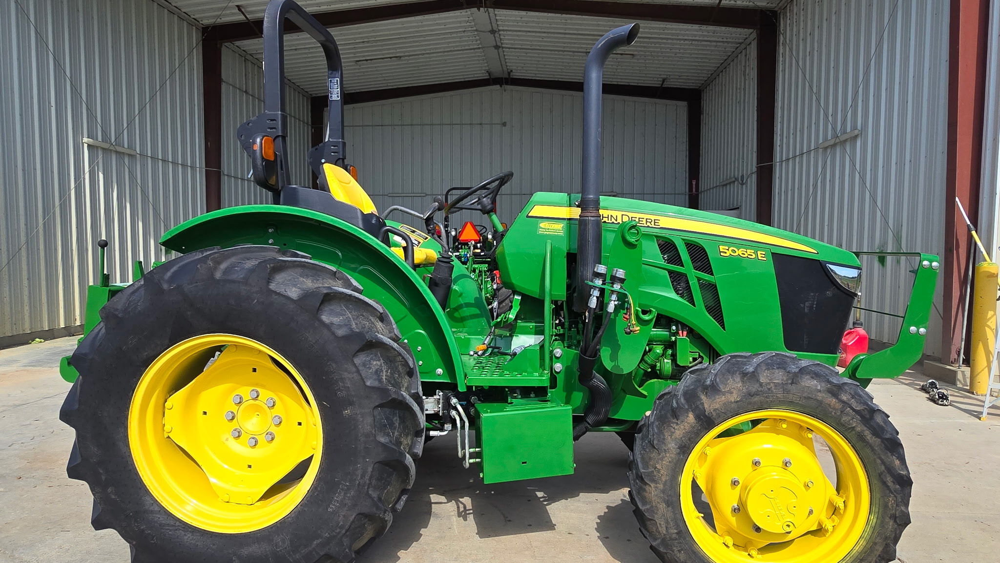 2020 John Deere 5065E Tractor