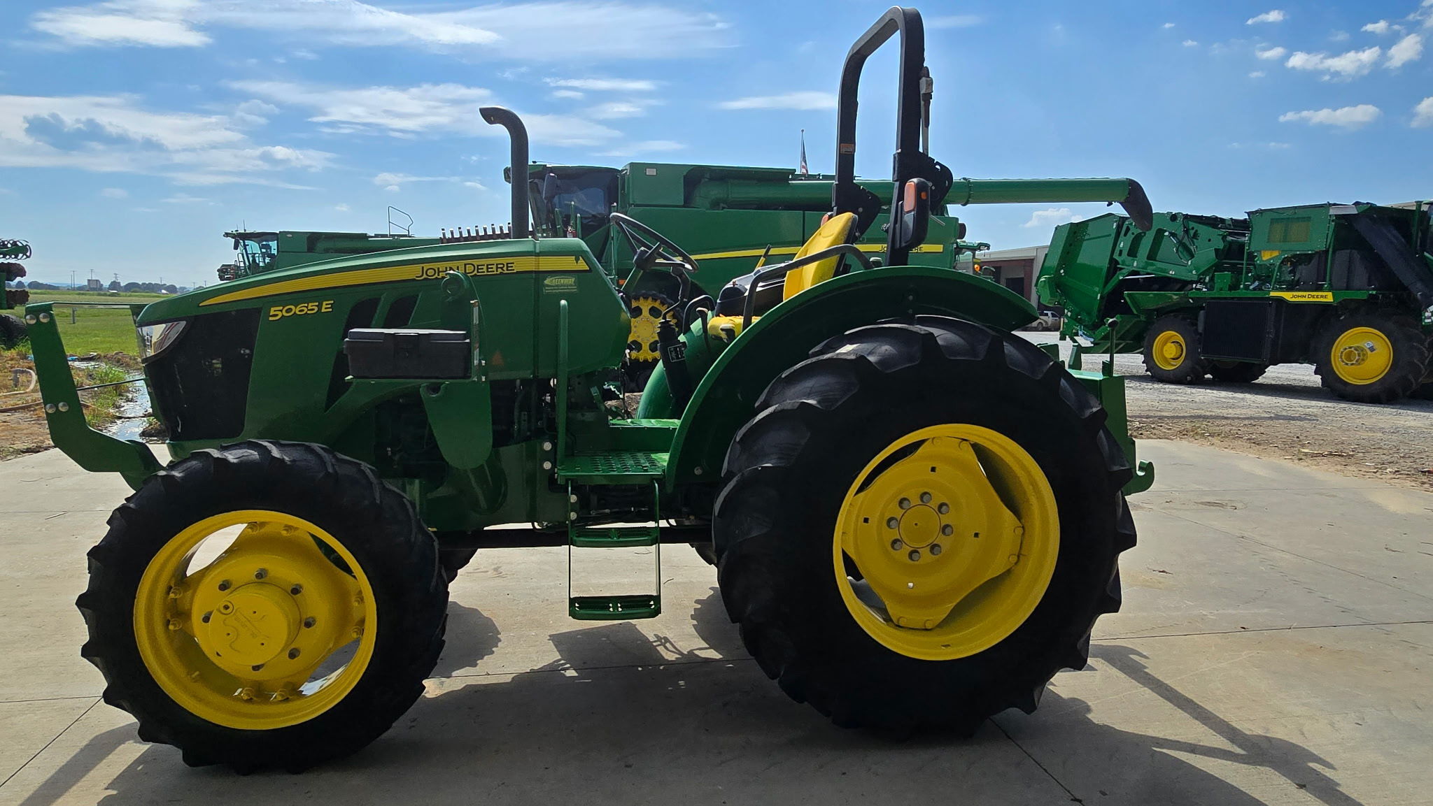 2020 John Deere 5065E Tractor