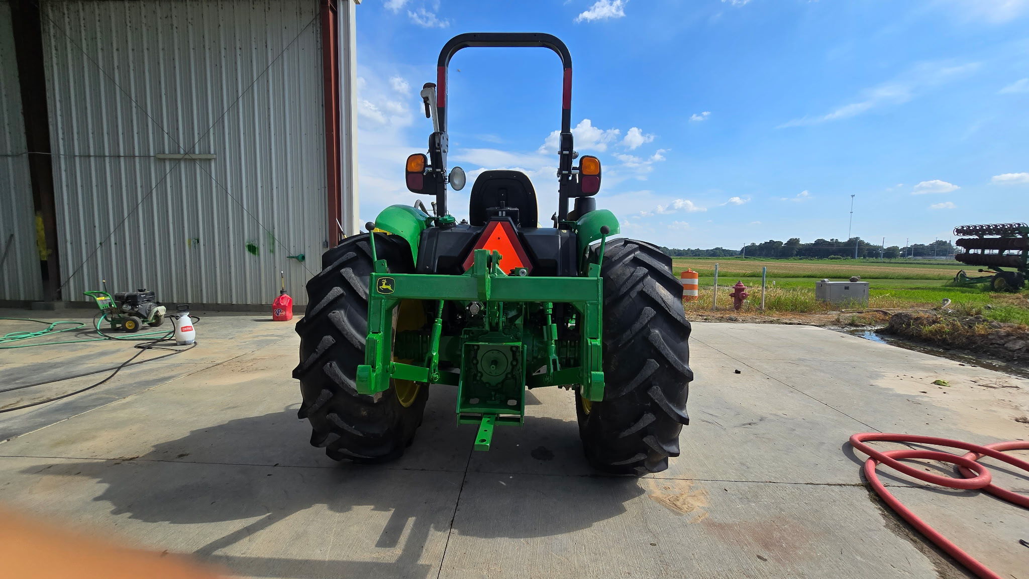 2020 John Deere 5065E Tractor