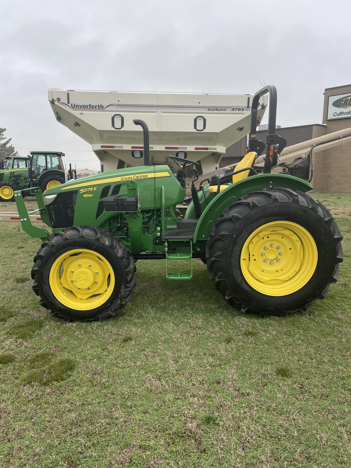 2025 John Deere 5075E Tractor