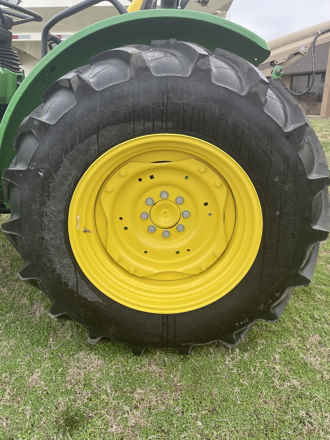 2025 John Deere 5075E Tractor