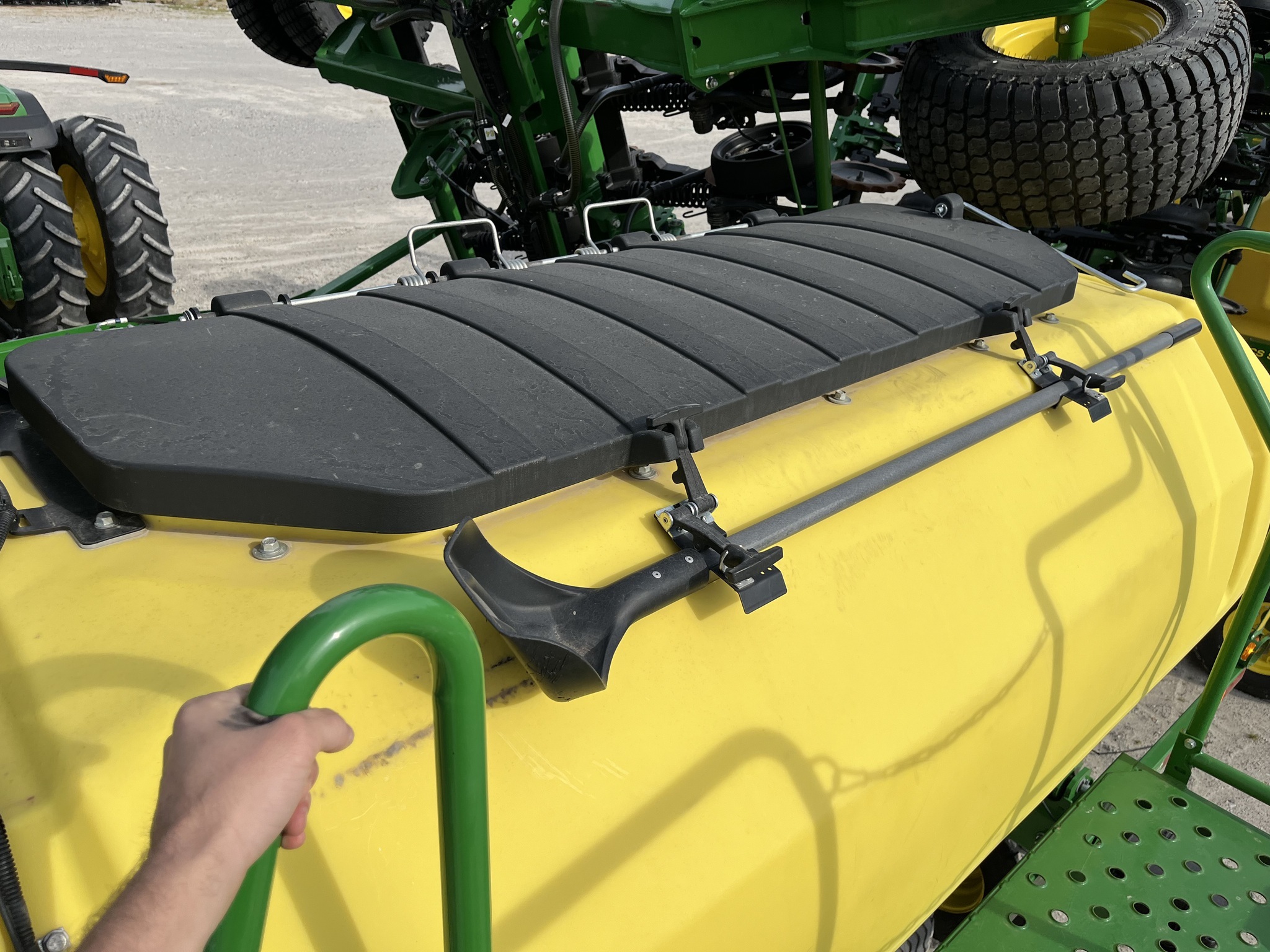 2023 John Deere N542C Air Seeder