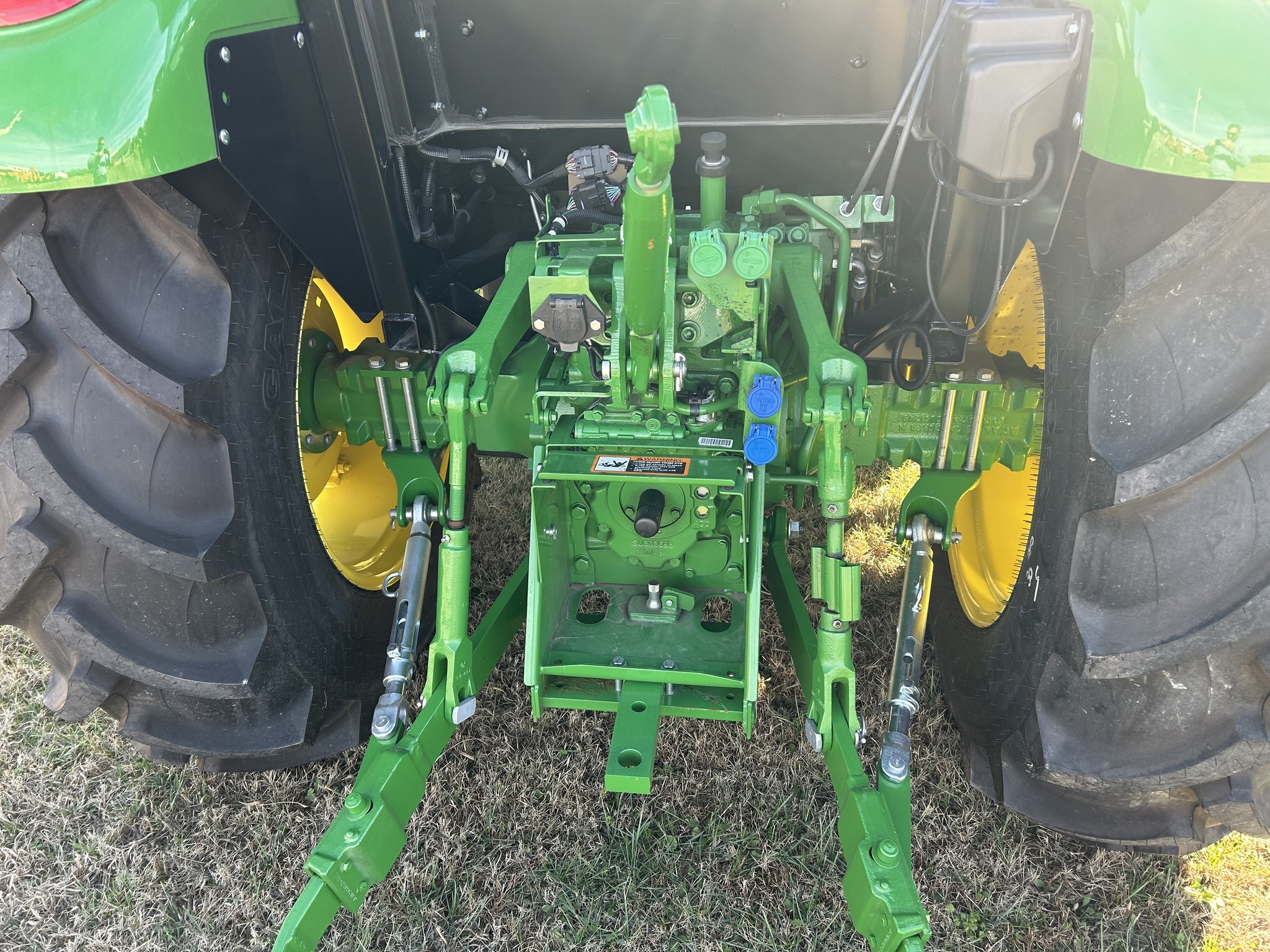 2025 John Deere 5075E Tractor