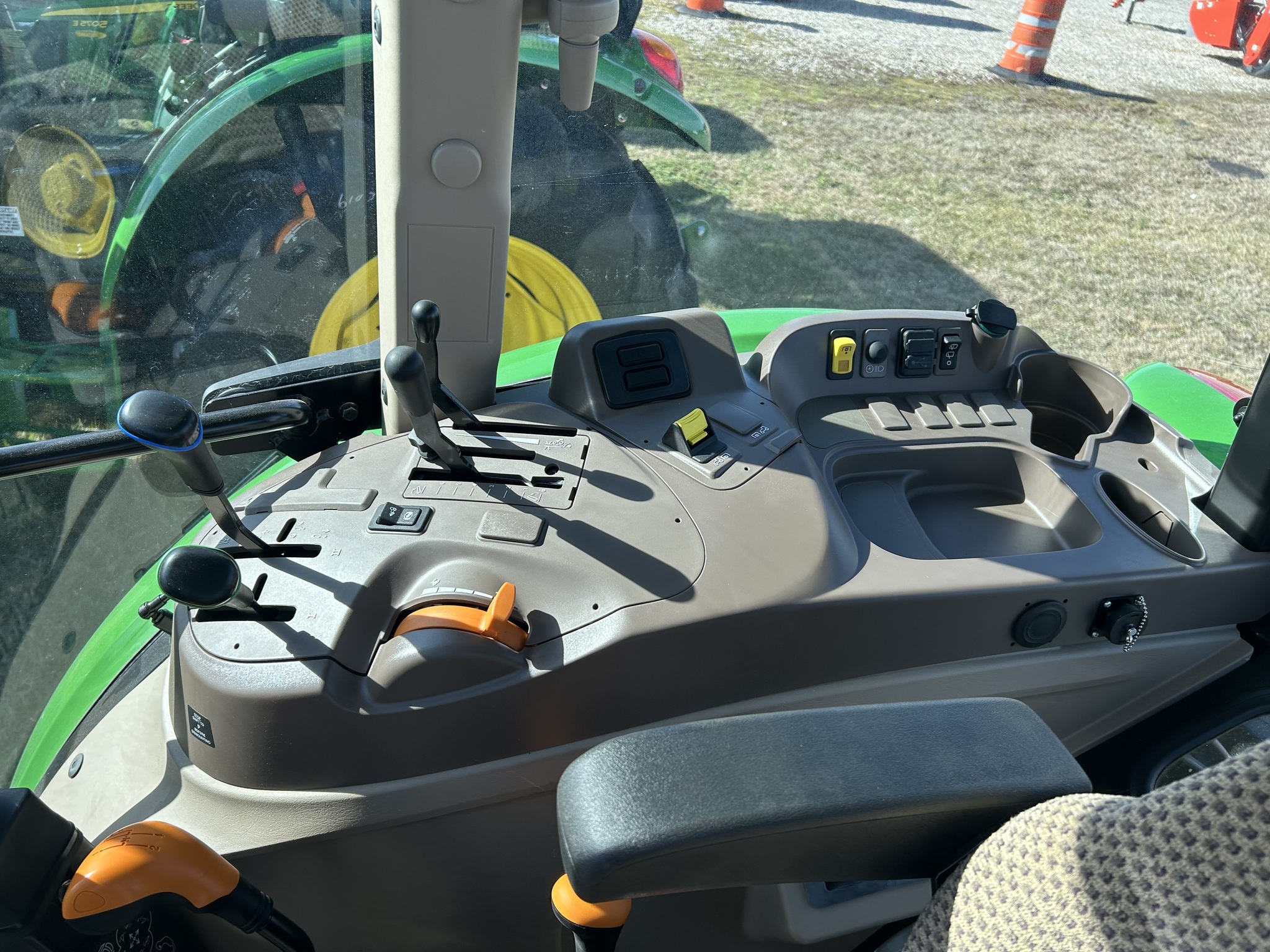 2025 John Deere 5075E Tractor