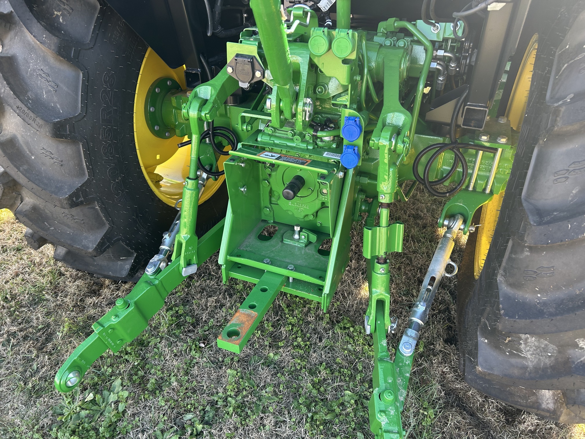 2025 John Deere 5075E Tractor