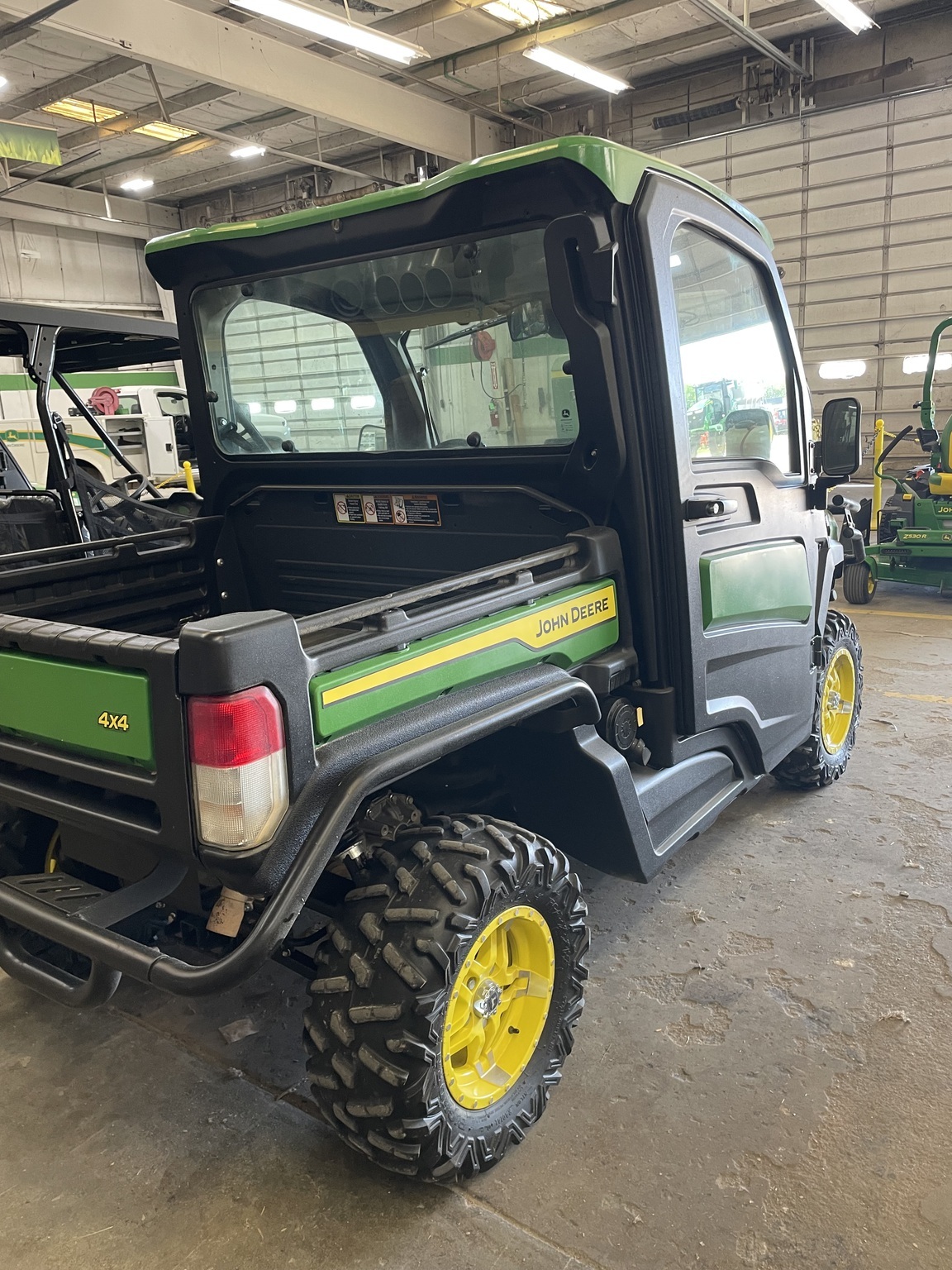 2022 John Deere XUV835R ATVs and Utility Vehicle