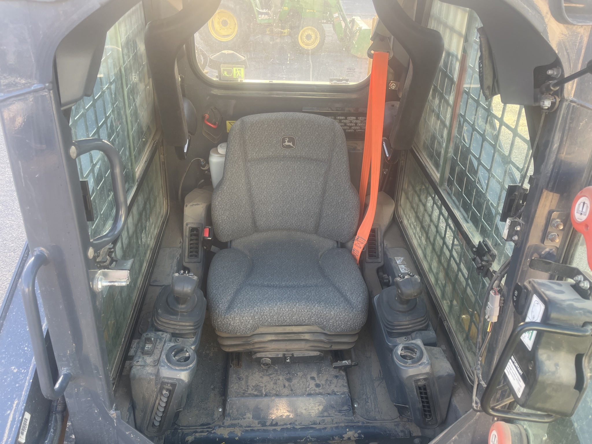 2023 Deere 317G Skid Steer