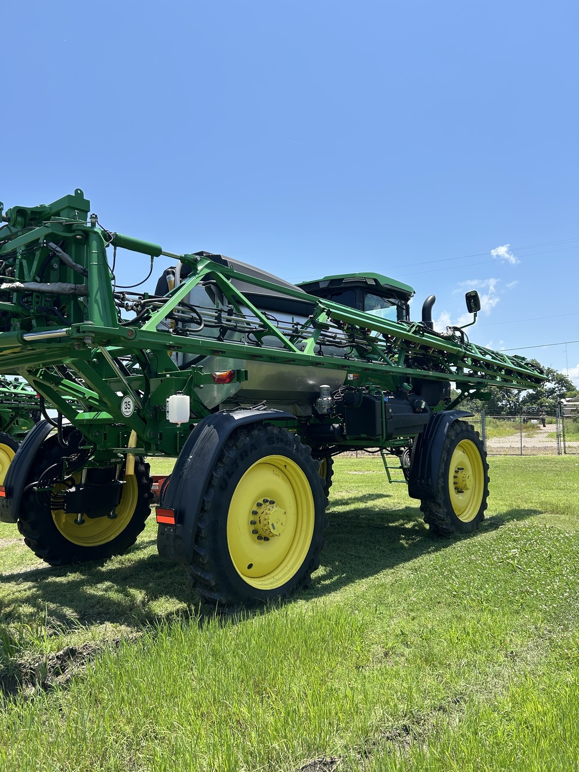 2023 John Deere 412R Self-Propelled Sprayer