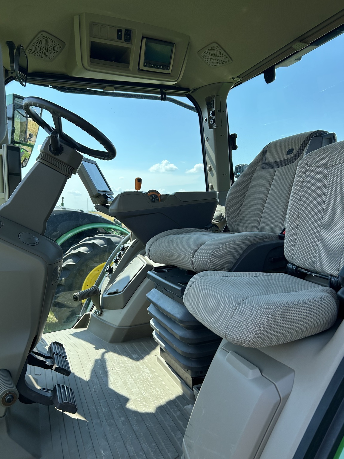 2023 John Deere 8R 340 Tractor