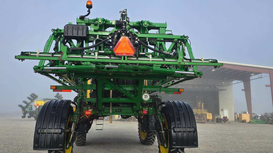 2018 John Deere R4038 Self-Propelled Sprayer