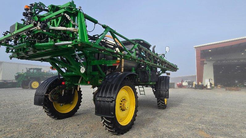2018 John Deere R4038 Self-Propelled Sprayer