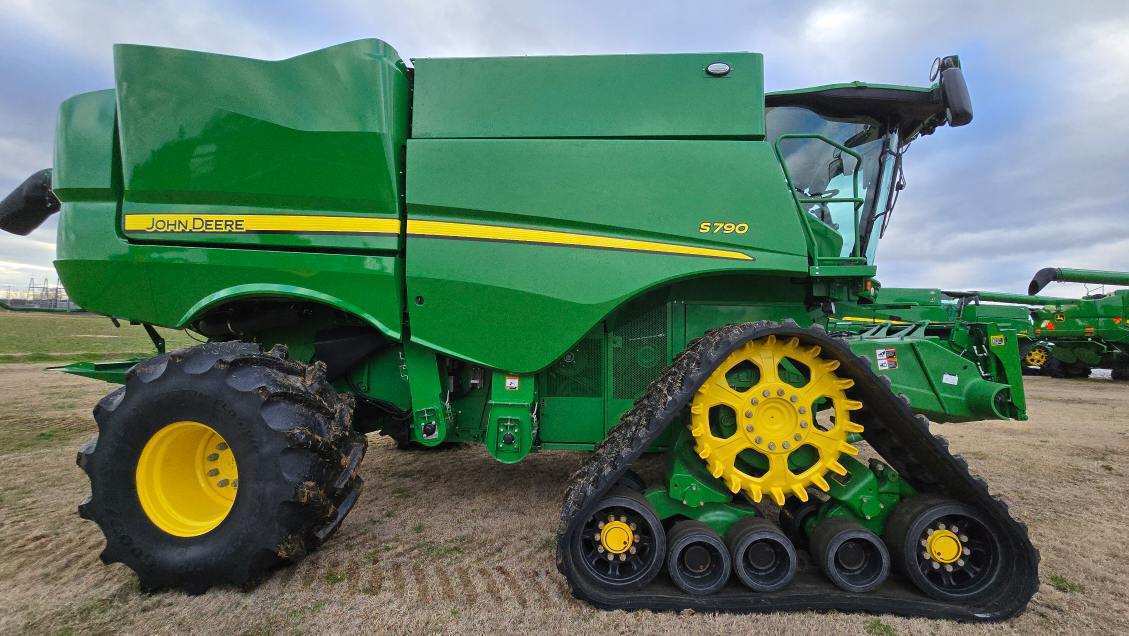 2023 John Deere S790 Combine