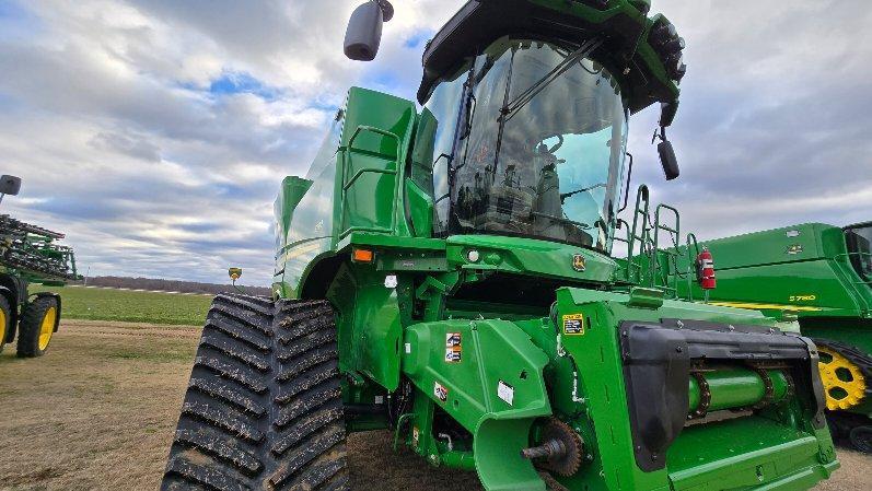 2023 John Deere S790 Combine
