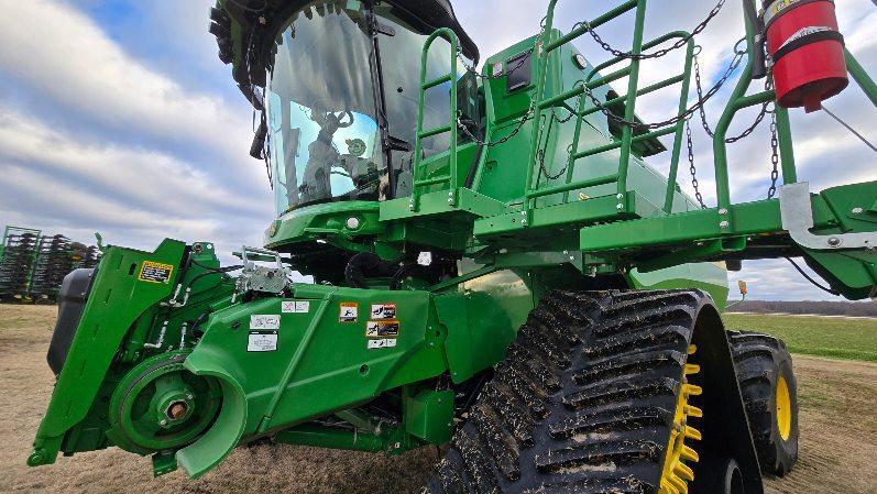 2023 John Deere S790 Combine