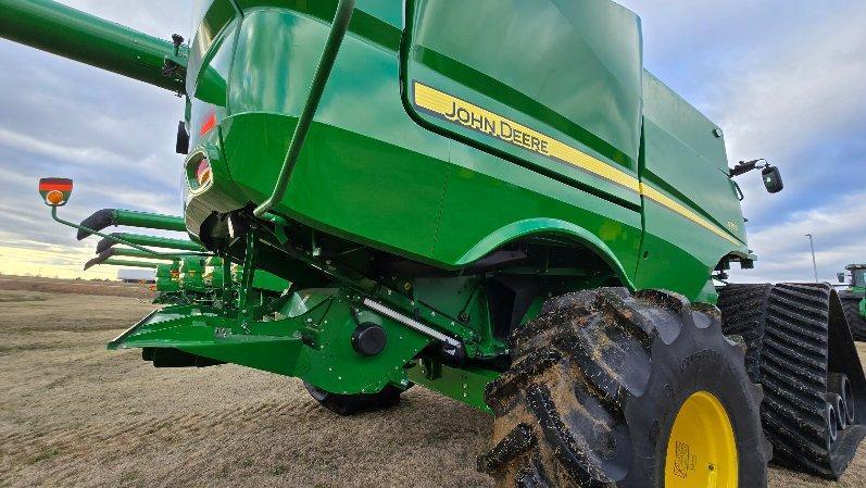 2023 John Deere S790 Combine