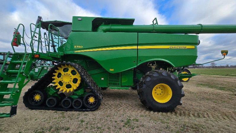 2023 John Deere S790 Combine