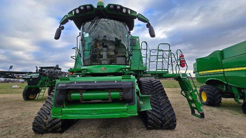 2023 John Deere S790 Combine