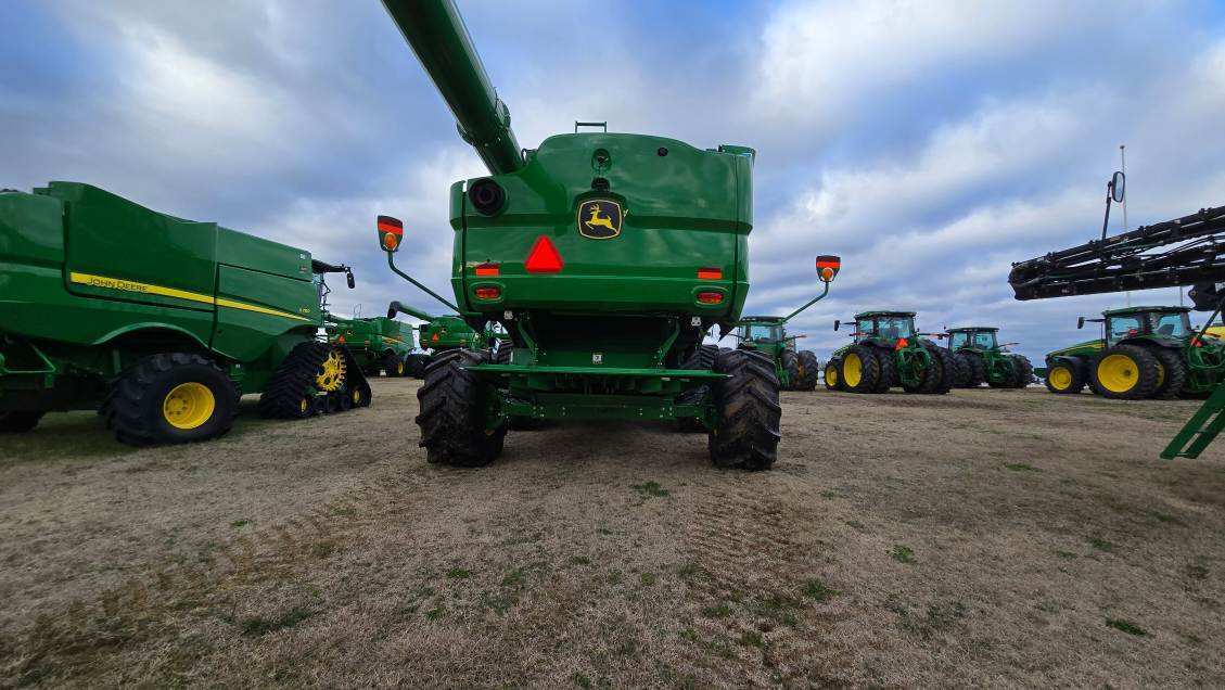 2023 John Deere S790 Combine