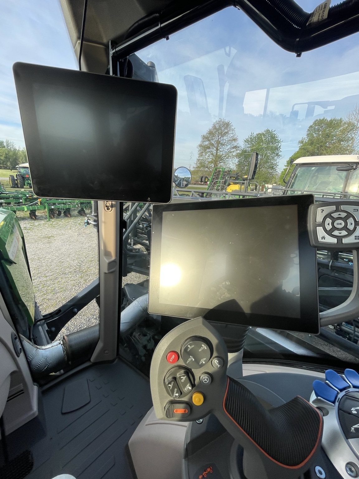 2025 Fendt RG934 Self-Propelled Sprayer