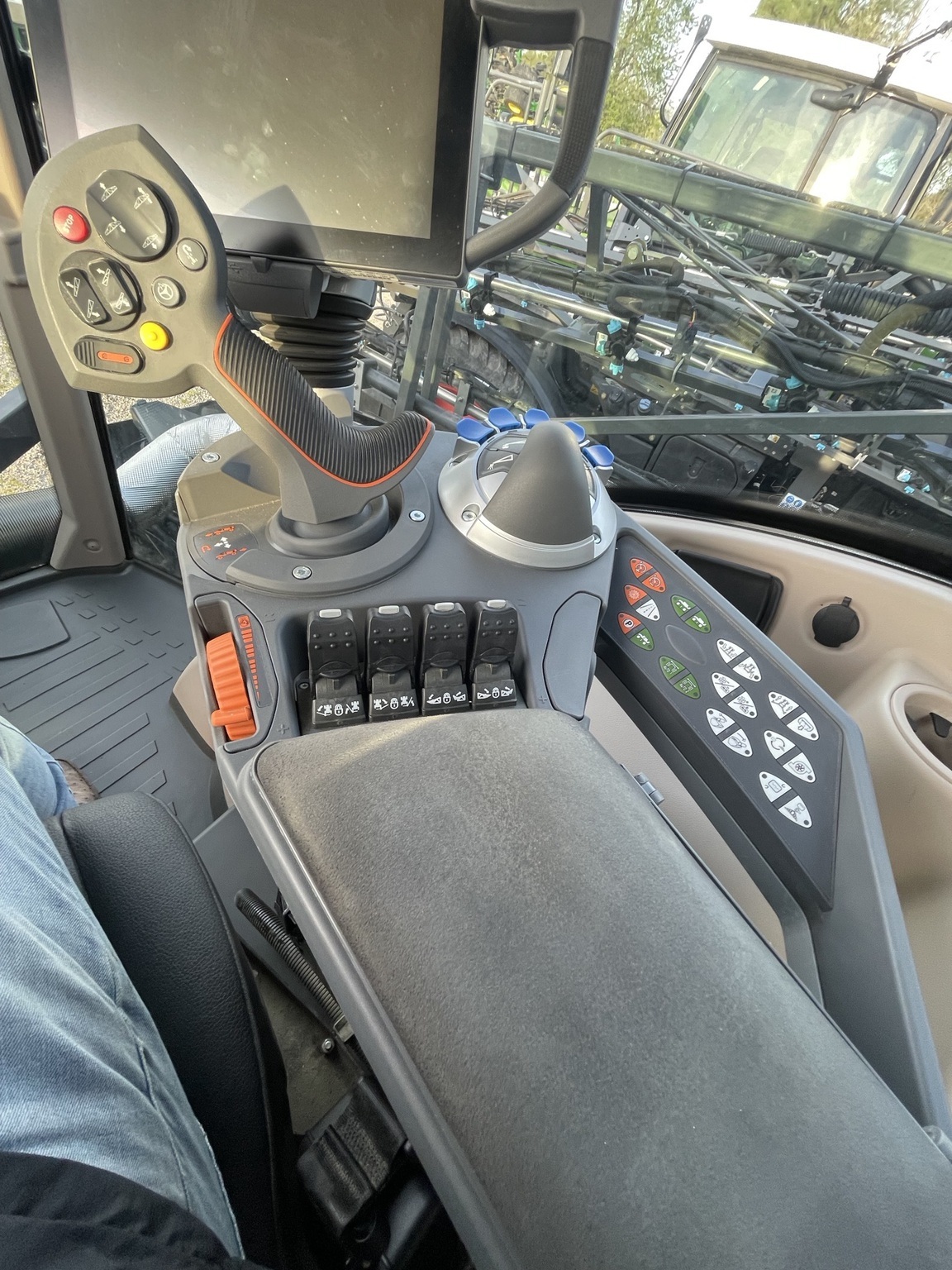 2025 Fendt RG934 Self-Propelled Sprayer