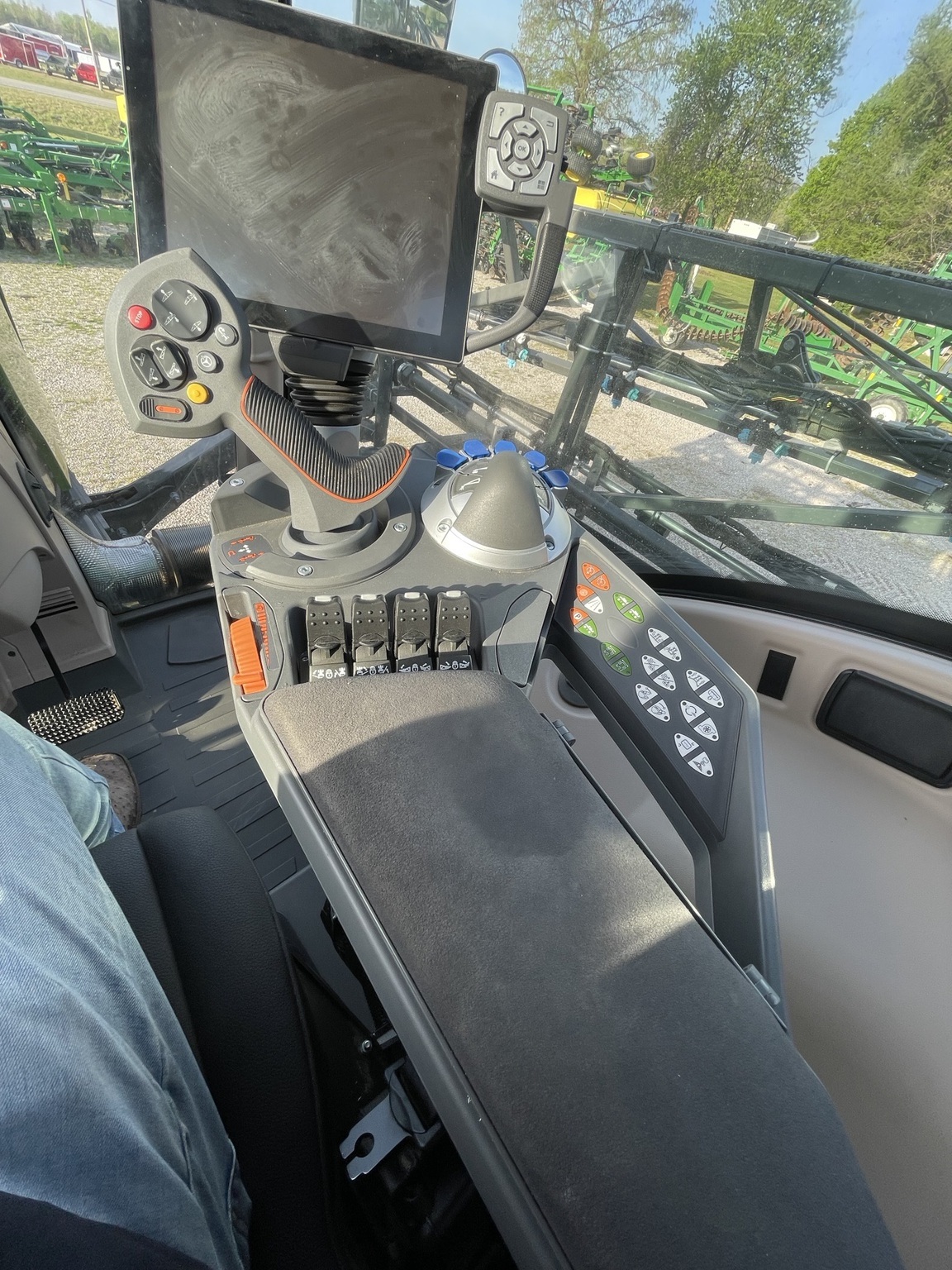 2025 Fendt RG934 Self-Propelled Sprayer