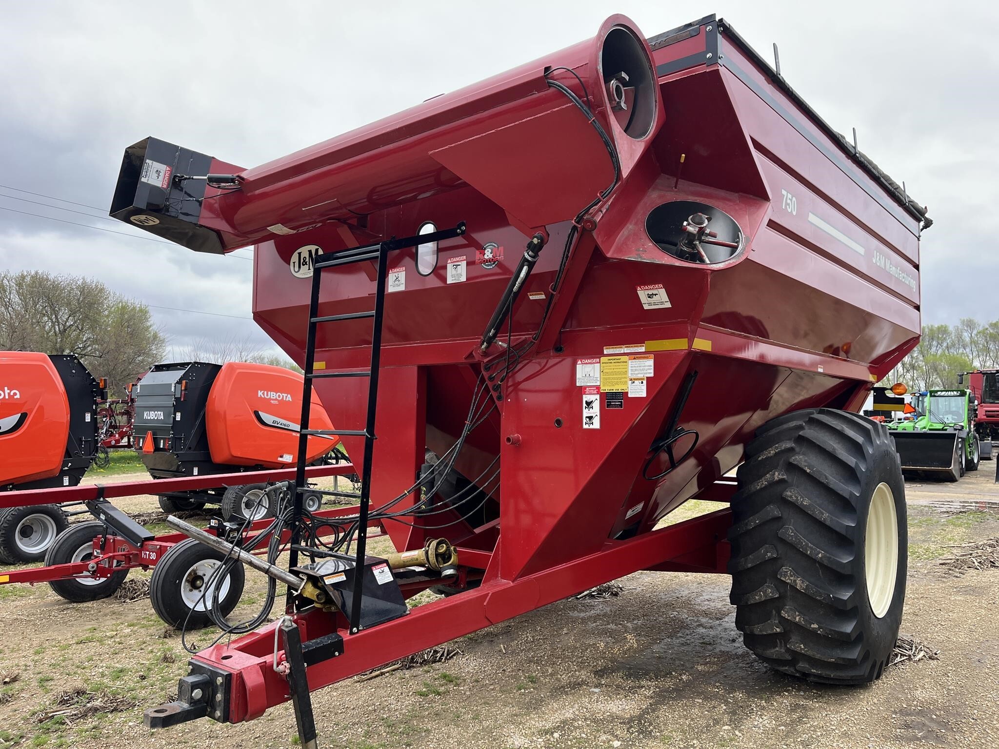  J&M 750 Grain Cart