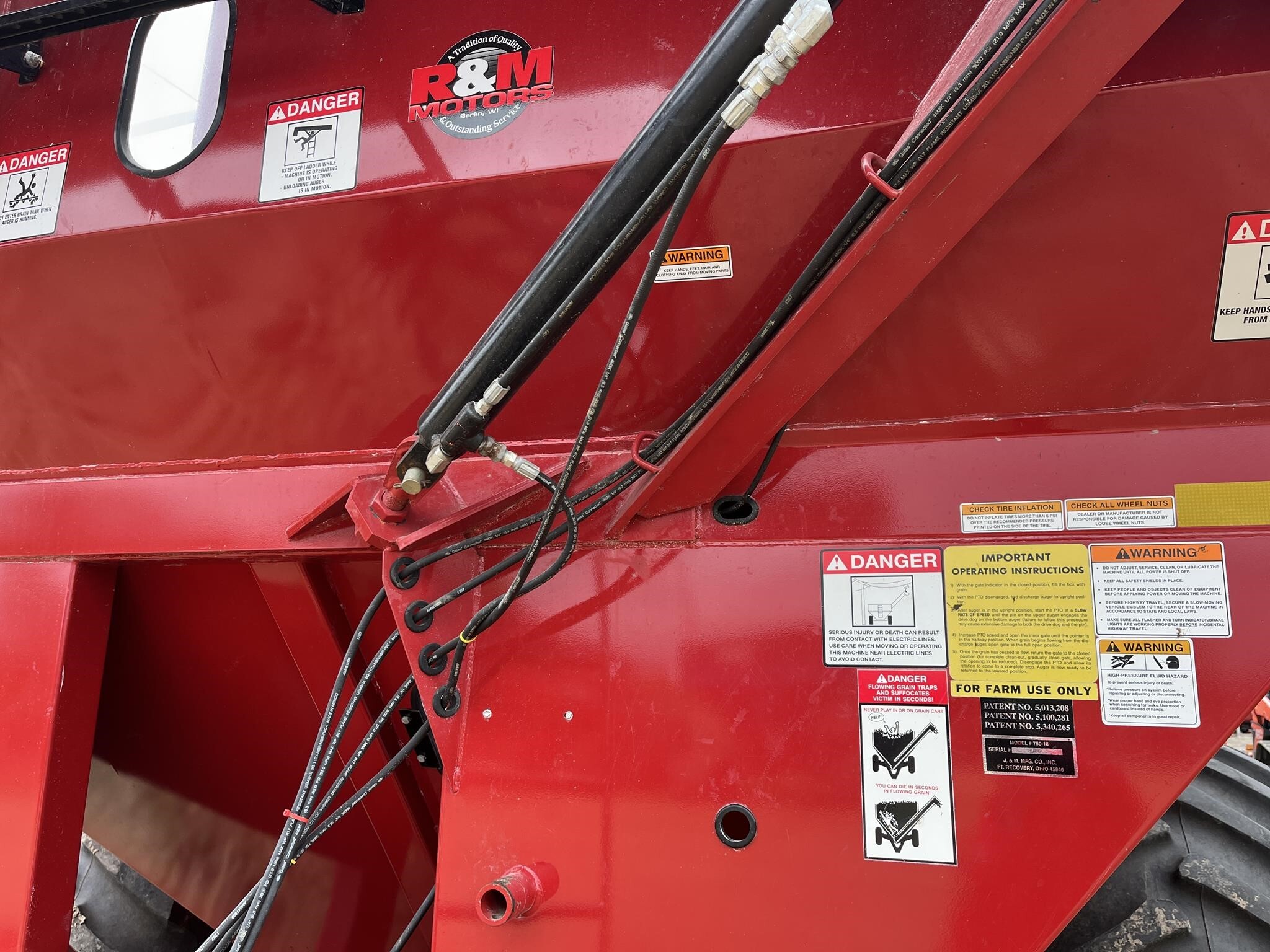  J&M 750 Grain Cart