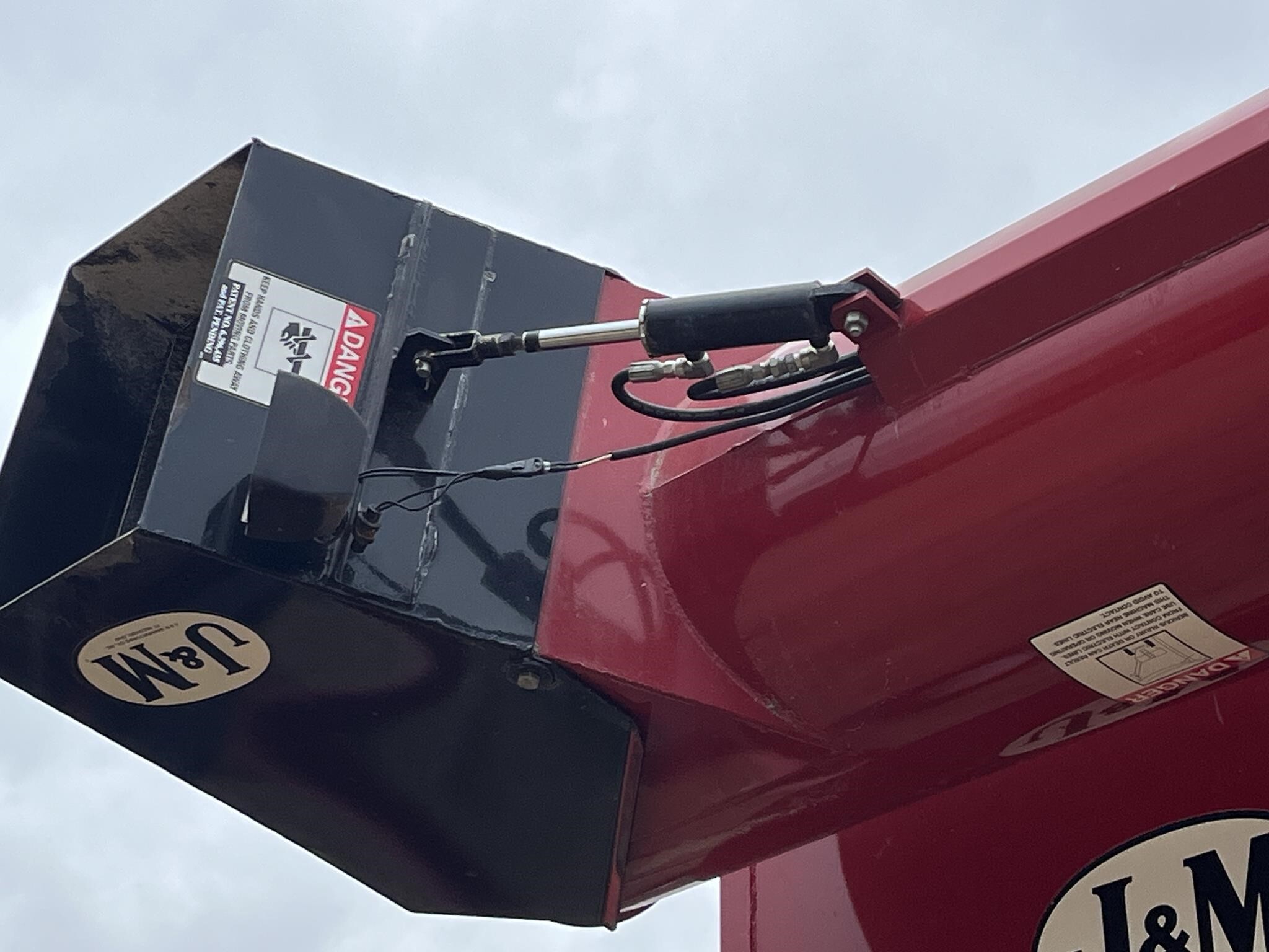  J&M 750 Grain Cart