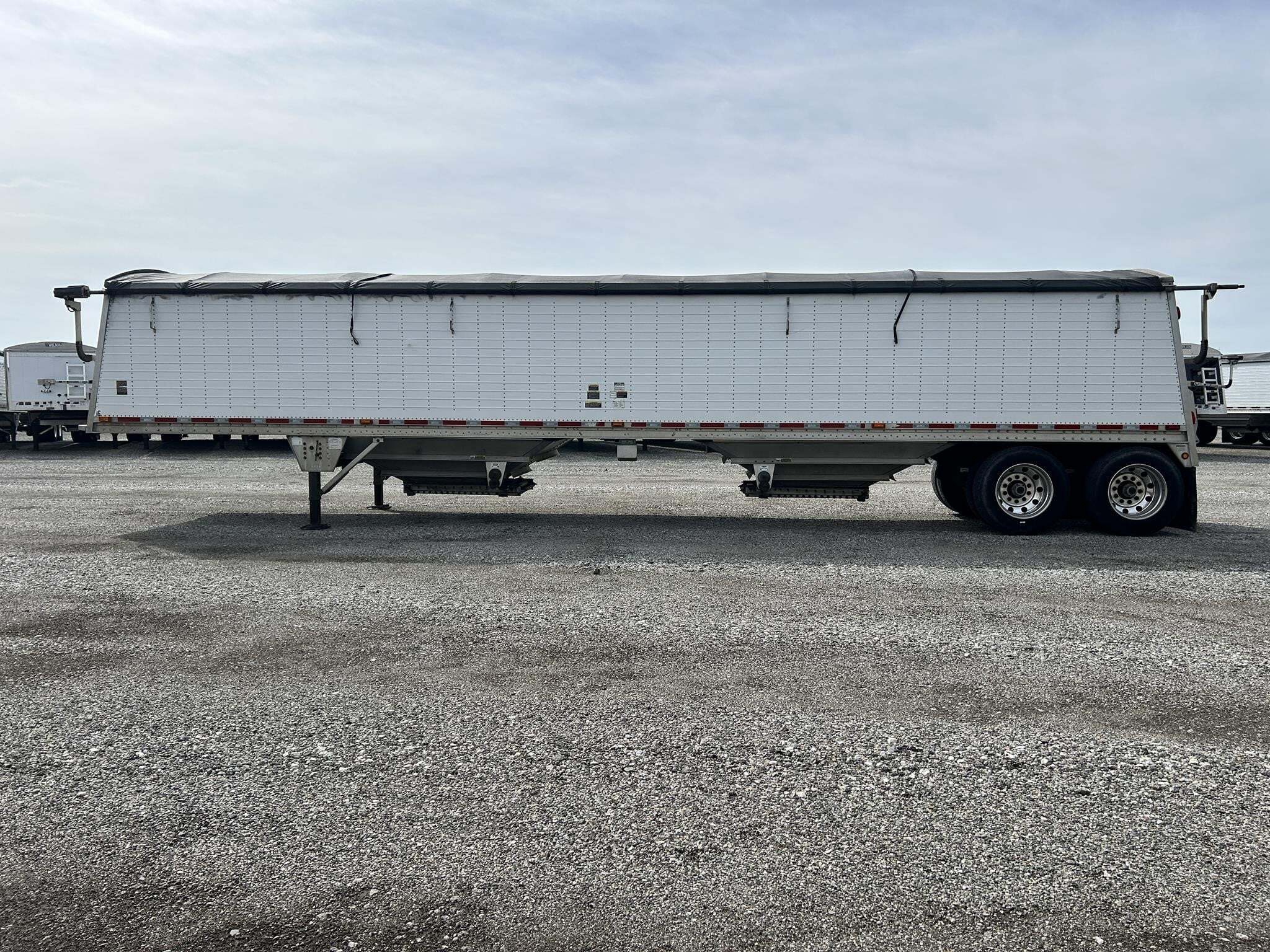 2015 Wilson DWH-501C Grain Trailer