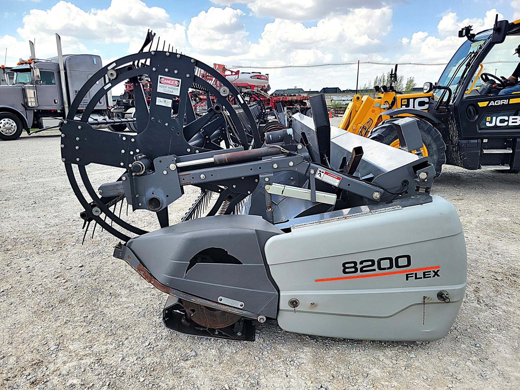 2008 Gleaner 8200 Platform