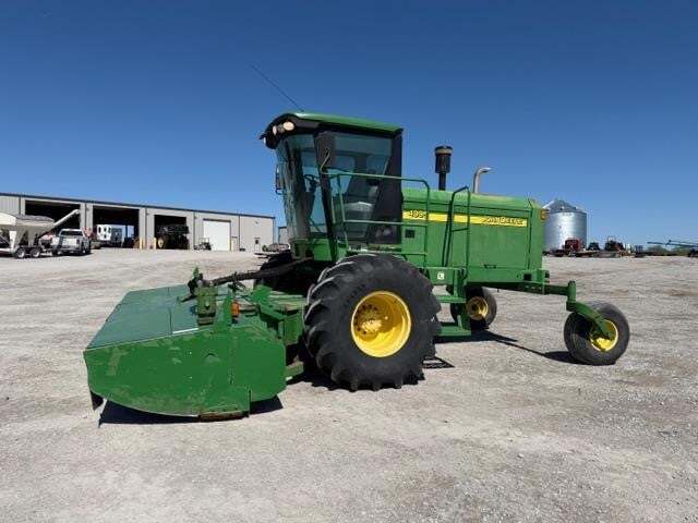  John Deere 4995 Self-Propelled Windrowers and Swather