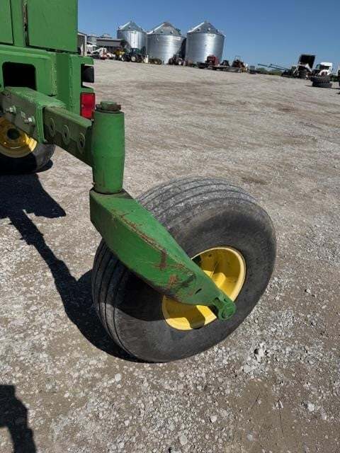 John Deere 4995 Self-Propelled Windrowers and Swather