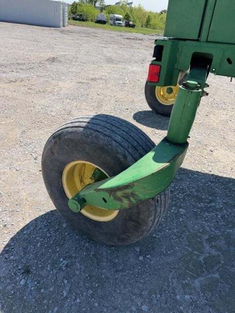  John Deere 4995 Self-Propelled Windrowers and Swather