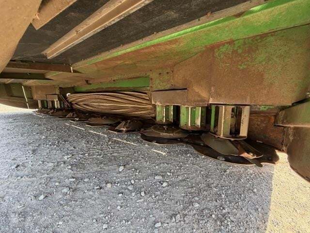  John Deere 4995 Self-Propelled Windrowers and Swather