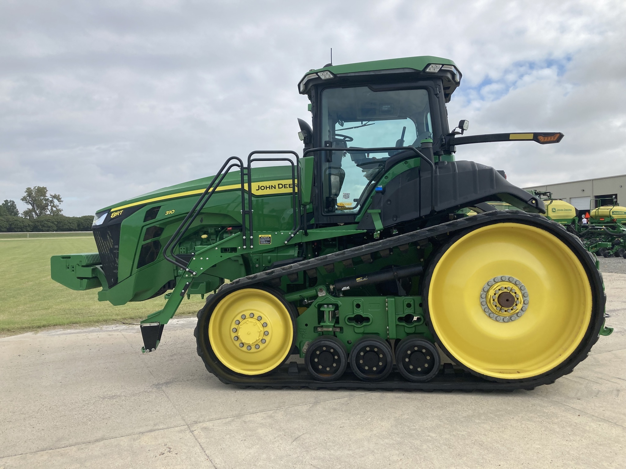 2022 John Deere 8RT 310 Tractor