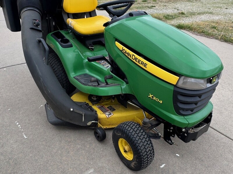Wheel Steer John Deere X304 Lawn Tractor John Deere X304 Riding