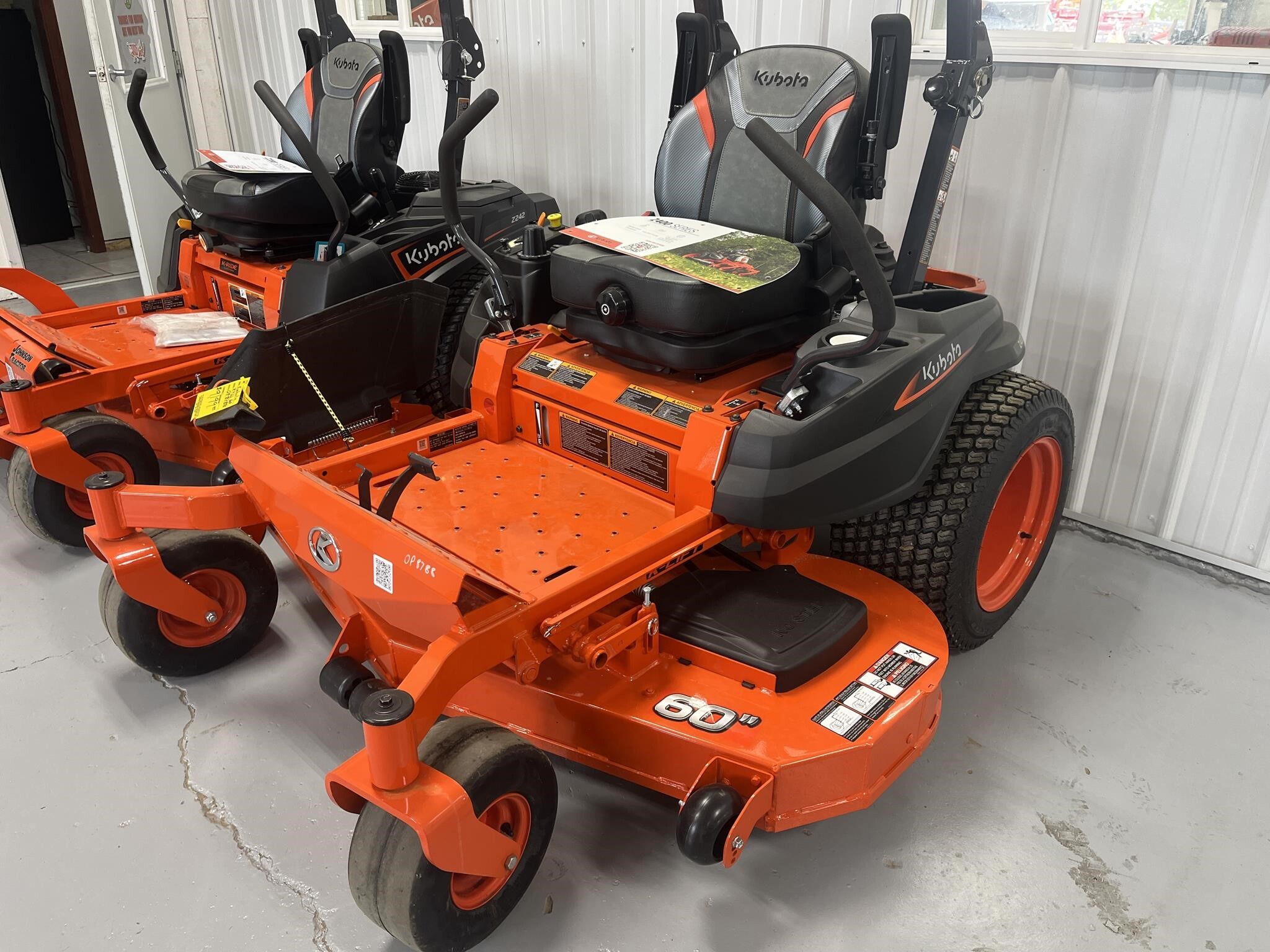 2026 Kubota Z422 Lawn Mower