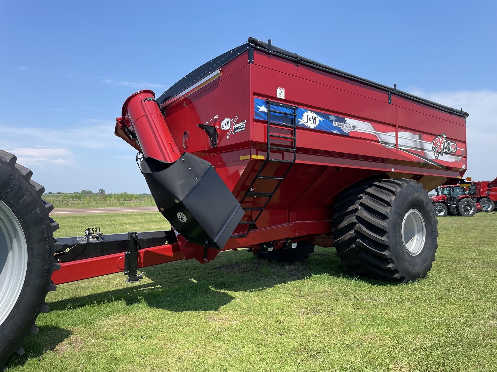 2025 J&M 1432-22S Grain Cart