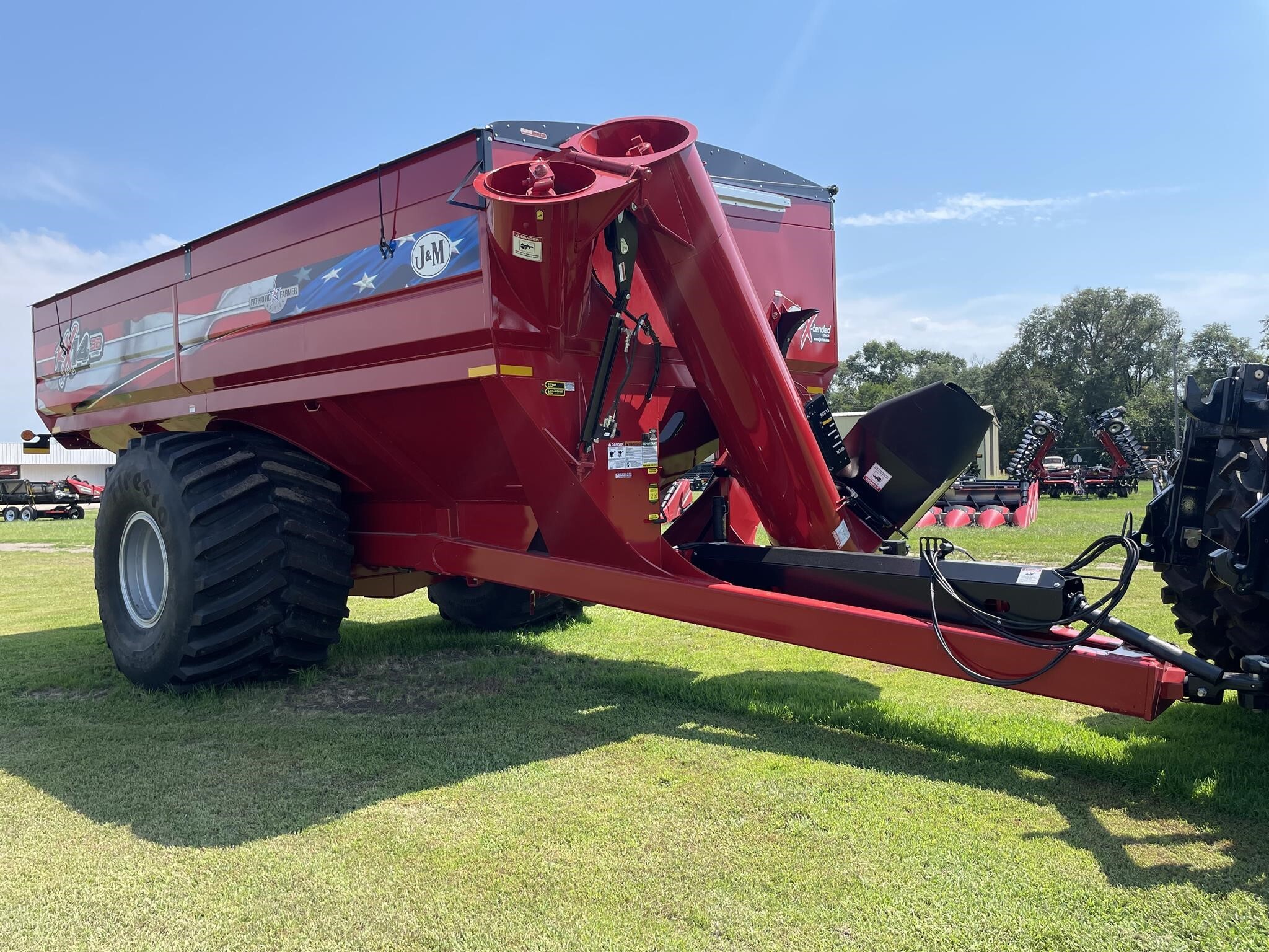 2025 J&M 1432-22S Grain Cart