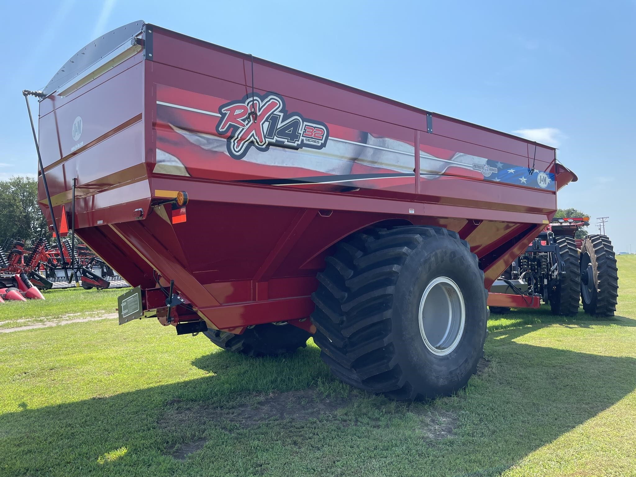 2025 J&M 1432-22S Grain Cart