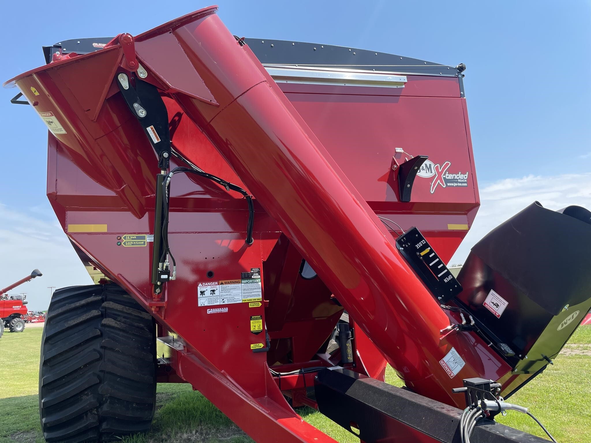 2025 J&M 1432-22S Grain Cart