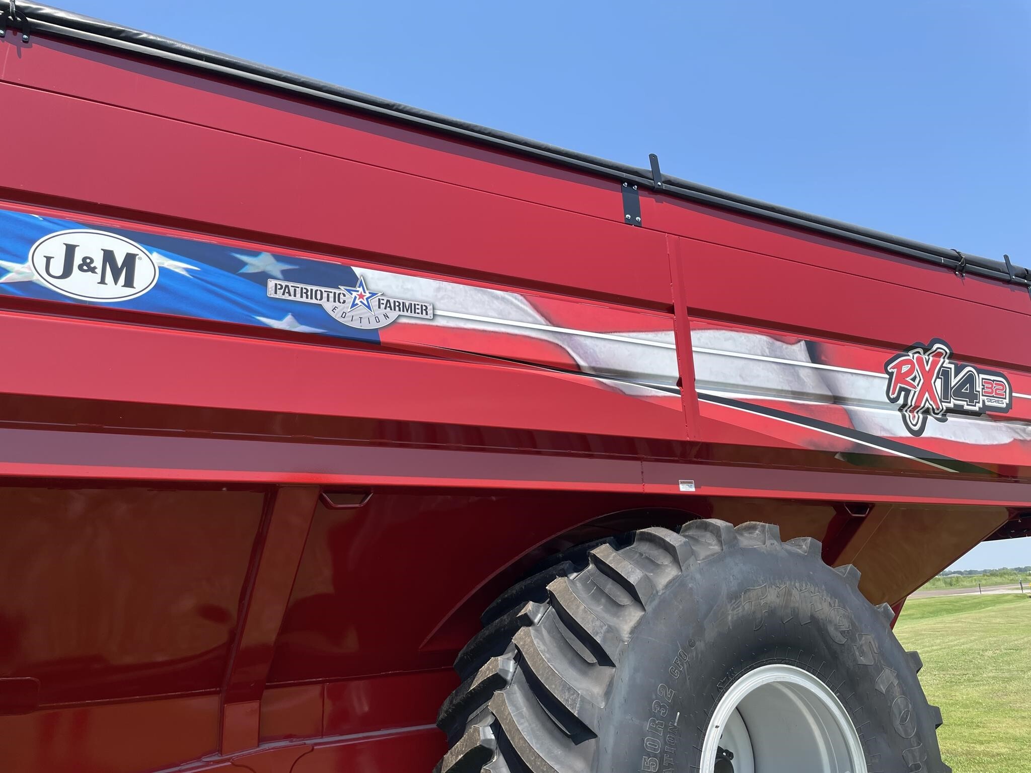 2025 J&M 1432-22S Grain Cart