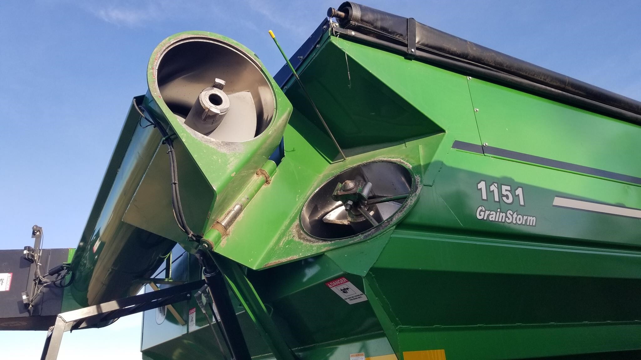 2011 J&M 1151-22D Grain Cart