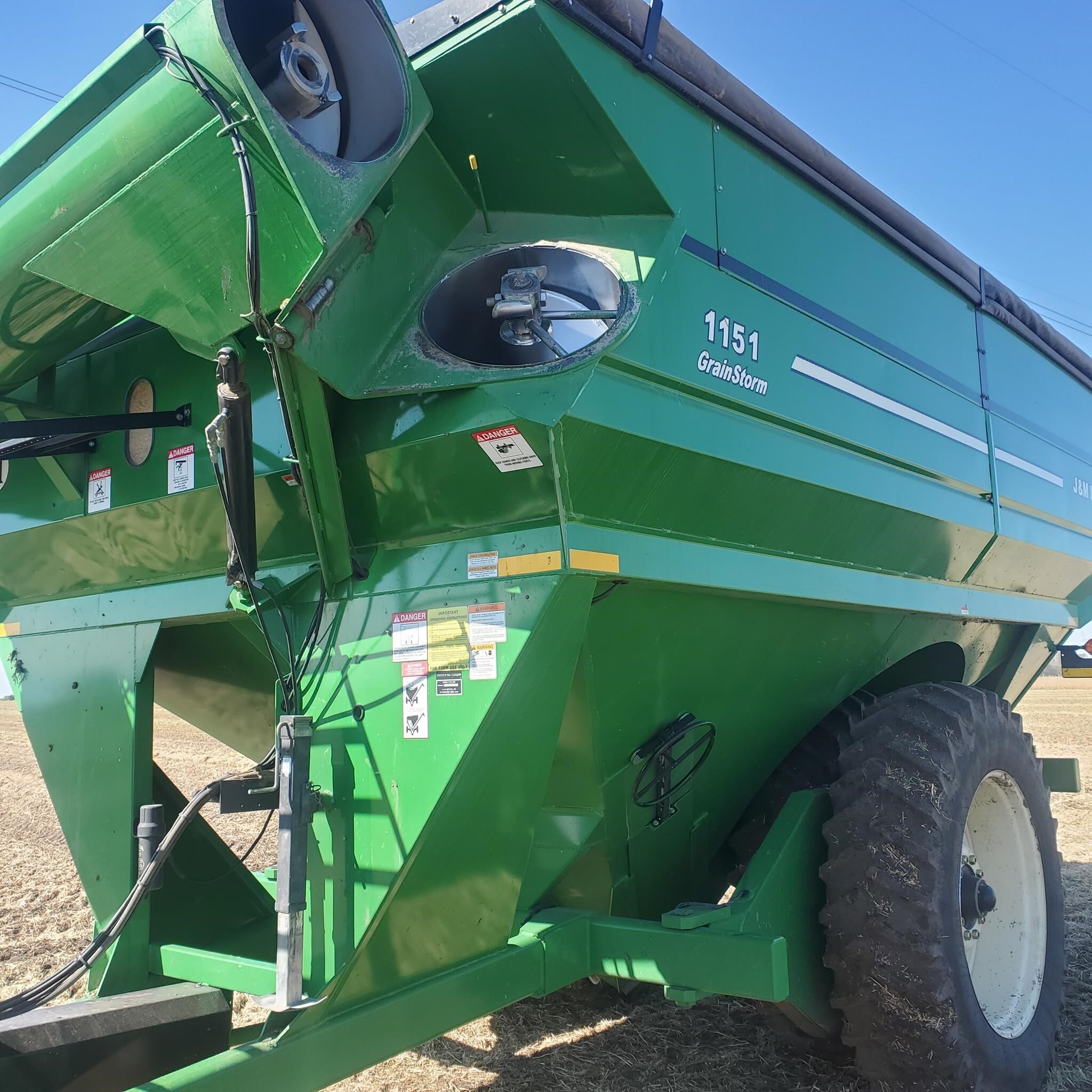 2011 J&M 1151-22D Grain Cart